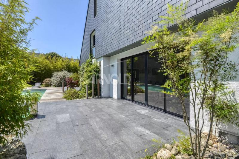 Maison - 327 m² - 15 pièces