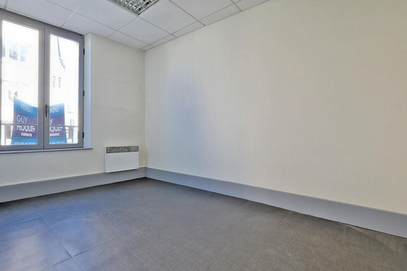 Immeuble - 140 m² - 8 pièces