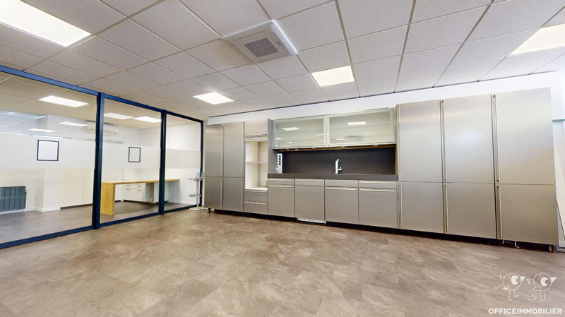 Local commercial - 200 m² - 6 pièces