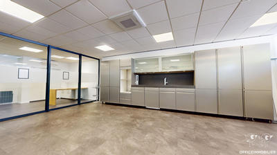 Local commercial - 200 m² - 6 pièces