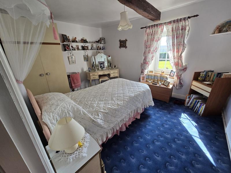 Maison traditionnelle - 217 m² - 8 pièces