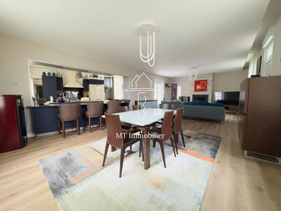 Maison - 280 m² - 9 pièces