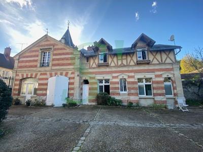 Propriété - 425 m² - 11 pièces
