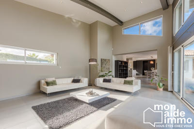 Maison contemporaine - 252 m² - 7 pièces