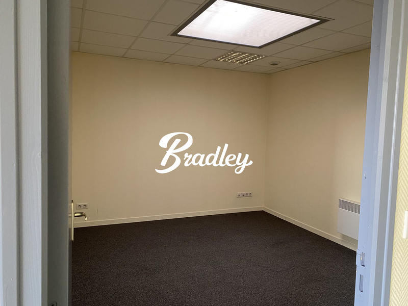 Bureau - 60 m² - 5 pièces