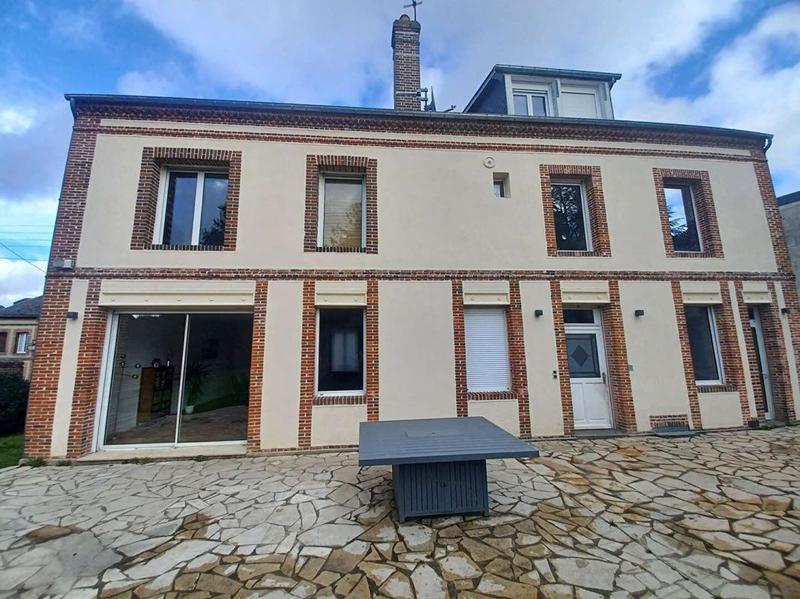 Propriété - 285 m² - 12 pièces