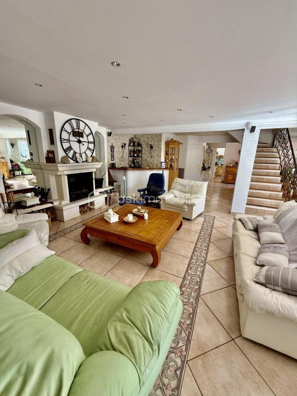 Maison - 240 m² - 6 pièces