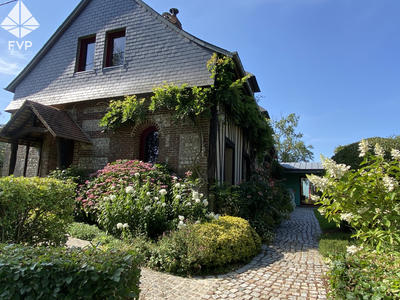 Maison - 272 m² - 10 pièces