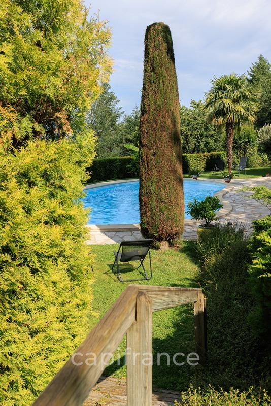 Propriété - 315 m² - 10 pièces