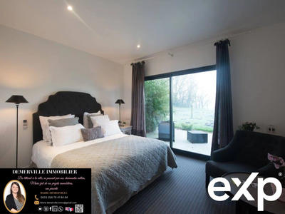 Maison - 466 m² - 18 pièces