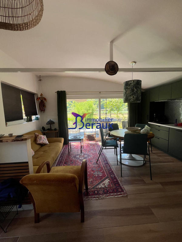 Maison - 327 m² - 10 pièces