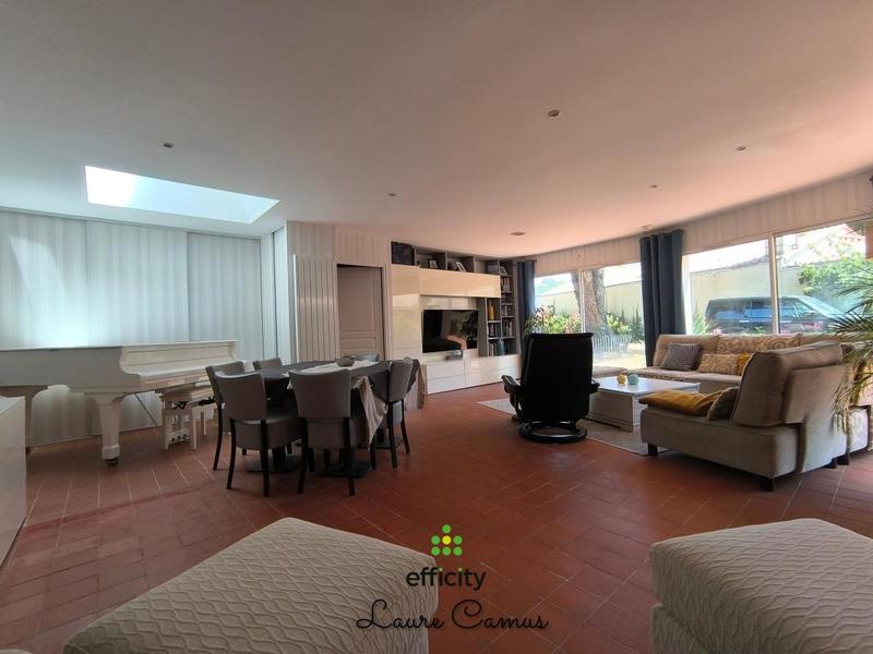 Maison - 223 m² - 10 pièces