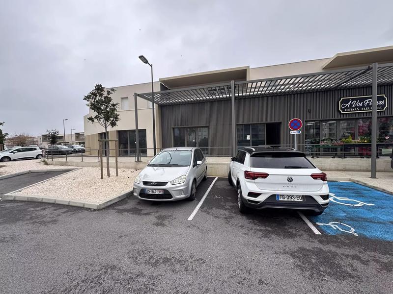 Local commercial - 142 m² - 1 pièce