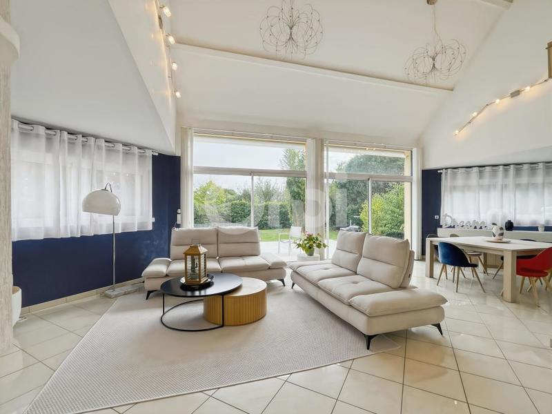 Maison - 260 m² - 9 pièces