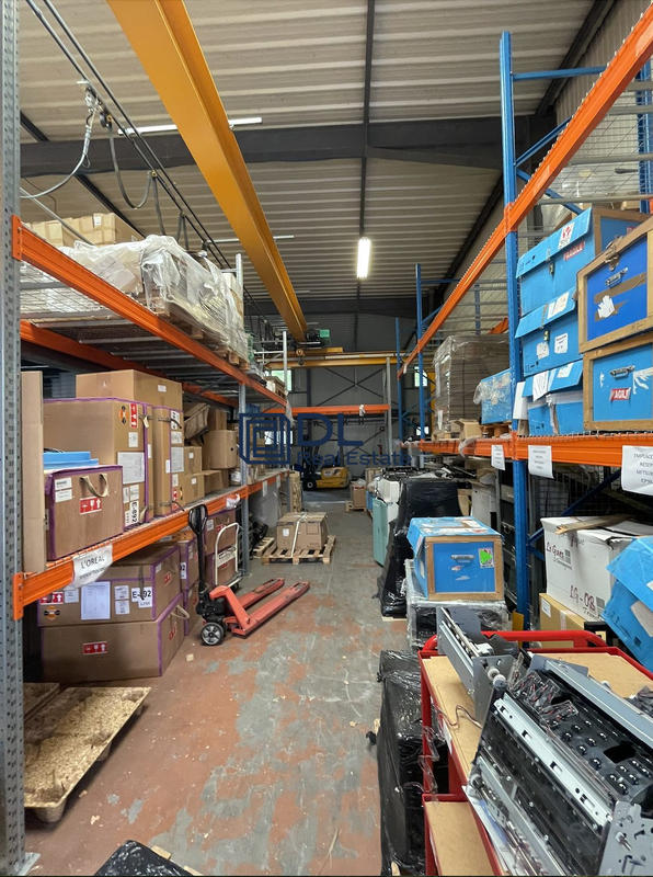 Entrepôt - 1 850 m²