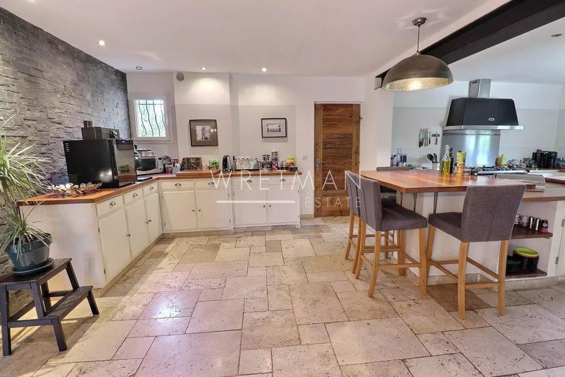 Villa - 232 m² - 9 pièces