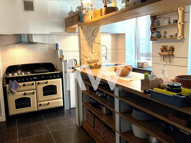 Maison - 260 m² - 6 pièces