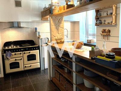 Maison - 260 m² - 6 pièces