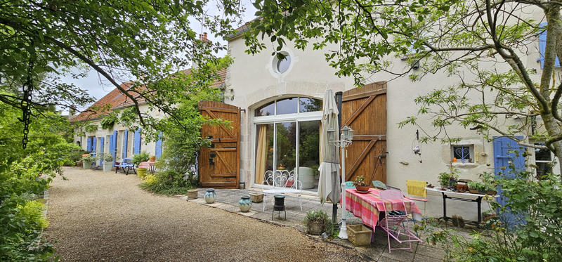 Propriété - 276 m² - 9 pièces