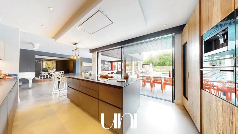 Maison - 316 m² - 8 pièces