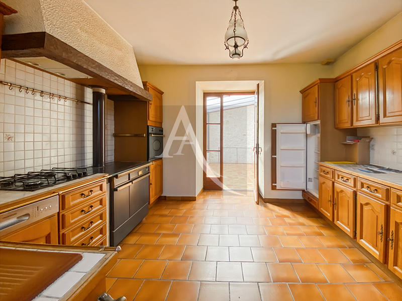 Maison - 200 m² - 8 pièces