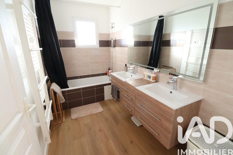 Maison - 93 m² - 5 pièces