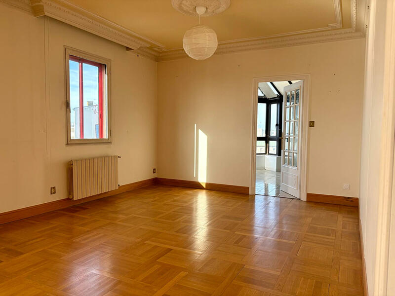 Appartement - 259 m² - 8 pièces