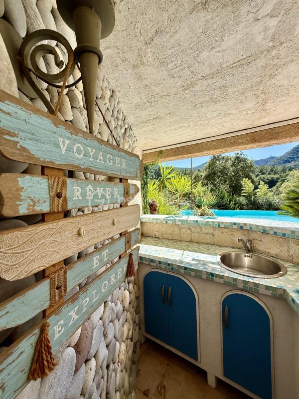 Maison - 240 m² - 6 pièces