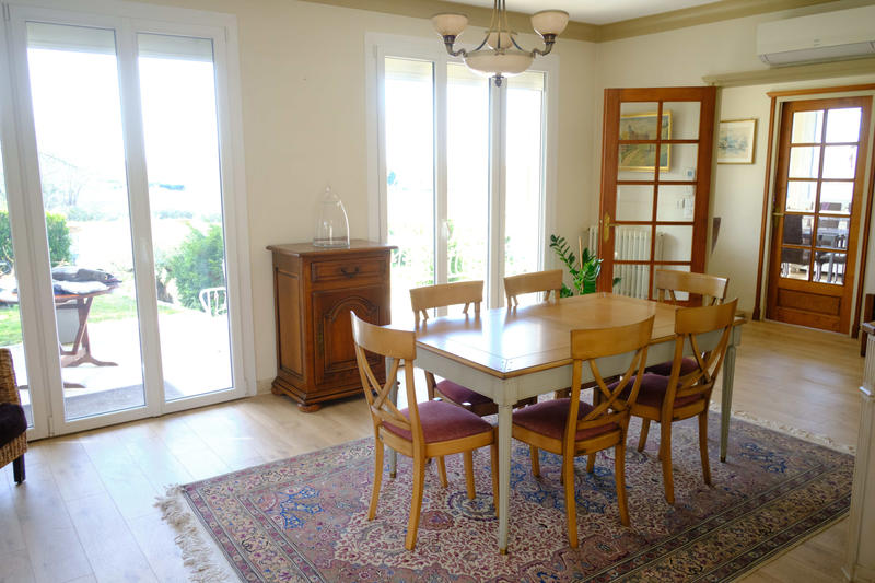 Propriété - 228 m² - 6 pièces