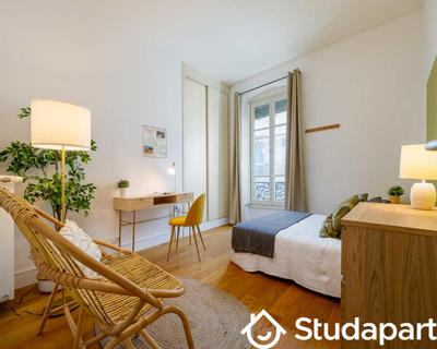 Chambre - 120 m² - 1 pièce