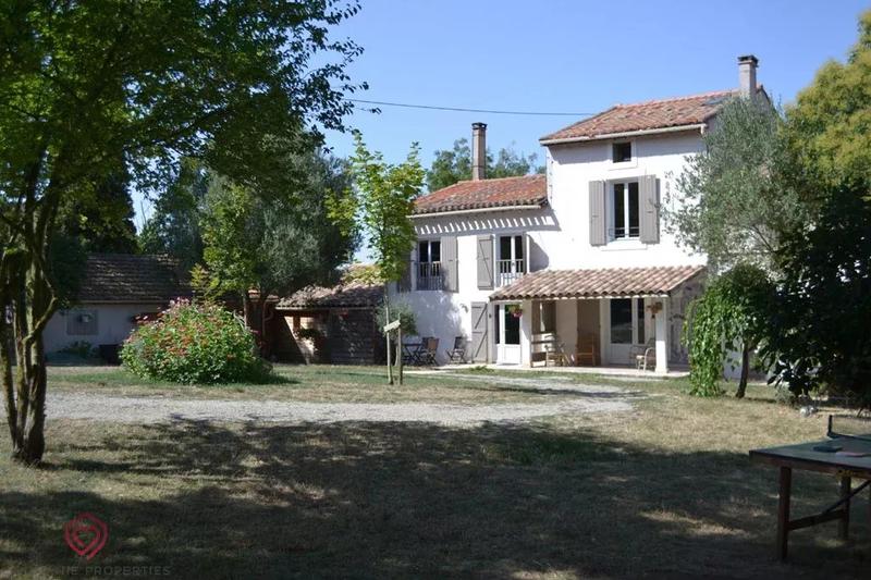 Propriété - 277 m² - 13 pièces