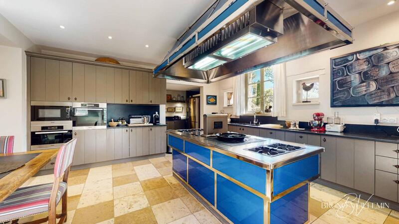 Demeure - 413 m² - 14 pièces