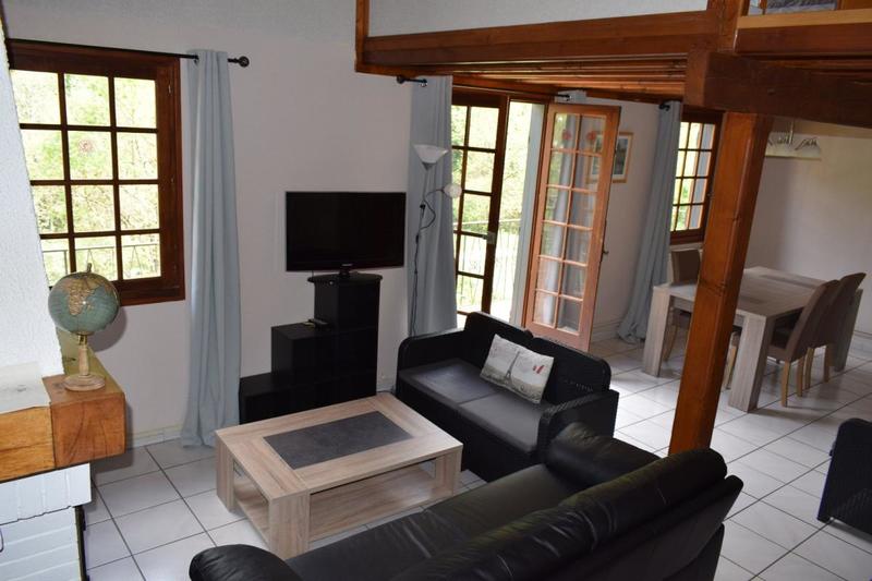 Maison - 230 m² - 8 pièces