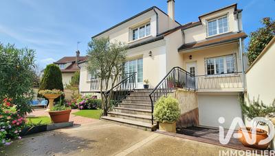 Maison - 230 m² - 7 pièces