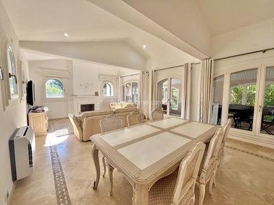 Maison - 196 m² - 6 pièces