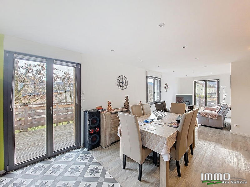 Maison - 90 m² - 5 pièces