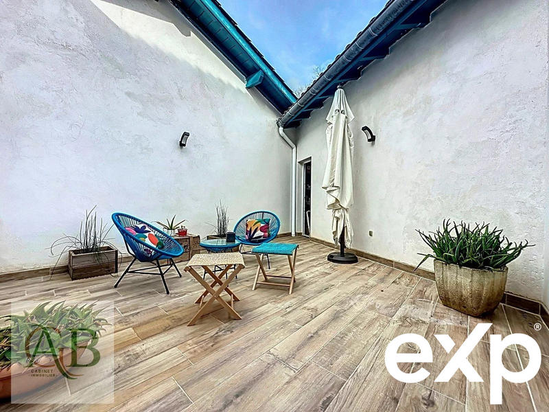 Maison - 220 m² - 7 pièces