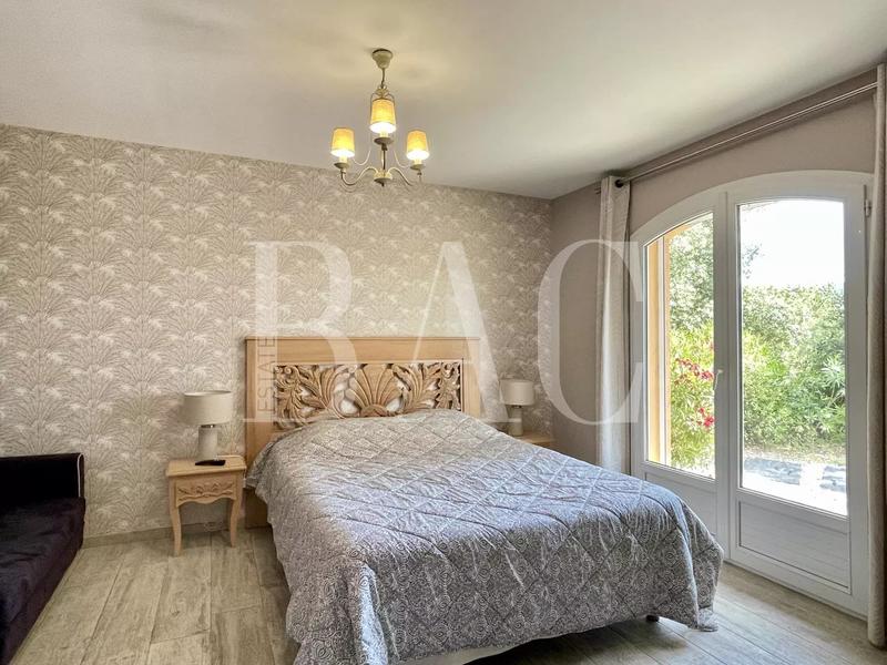 Villa - 235 m² - 8 pièces