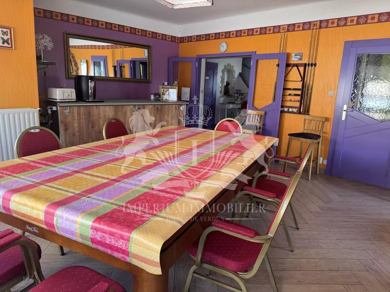 Maison - 255 m² - 10 pièces