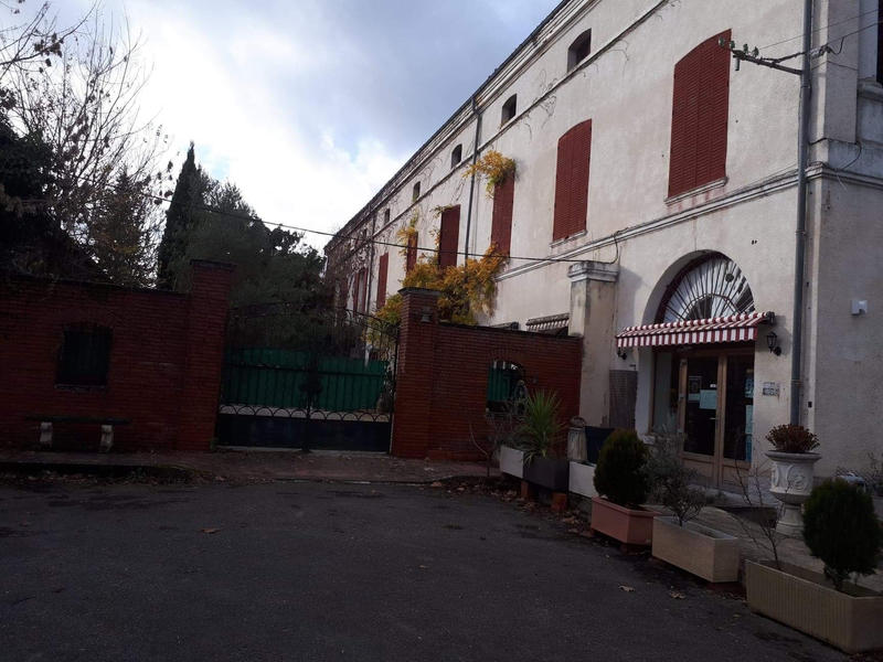 Propriété - 1 000 m² - 14 pièces