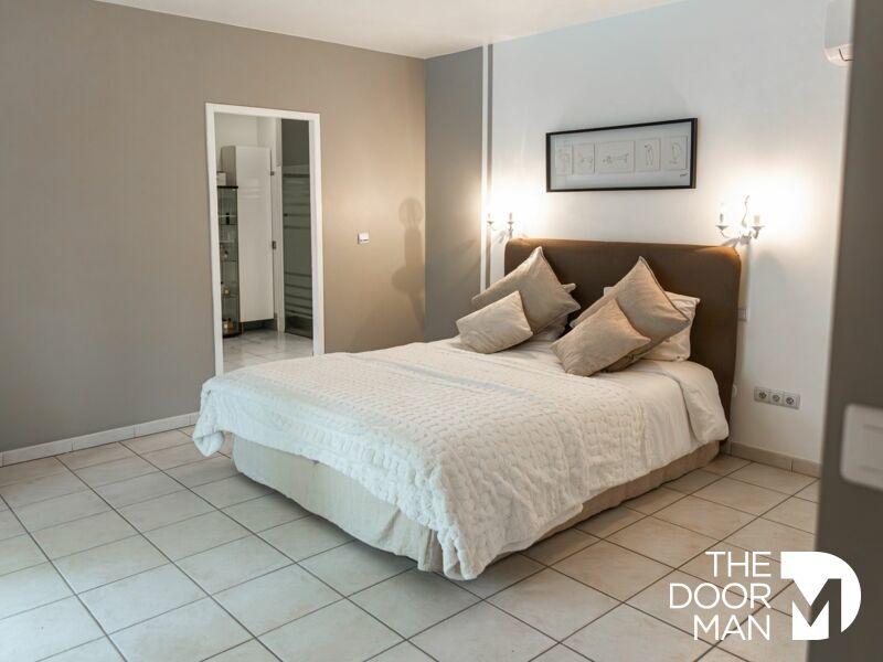 Propriété - 287 m² - 7 pièces