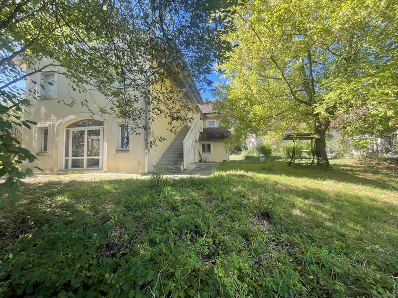 Maison - 477 m² - 15 pièces
