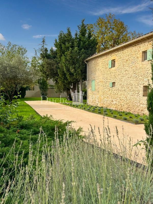 Maison - 307 m² - 7 pièces