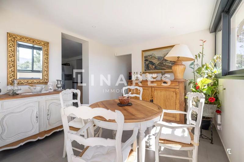 Maison - 215 m² - 6 pièces