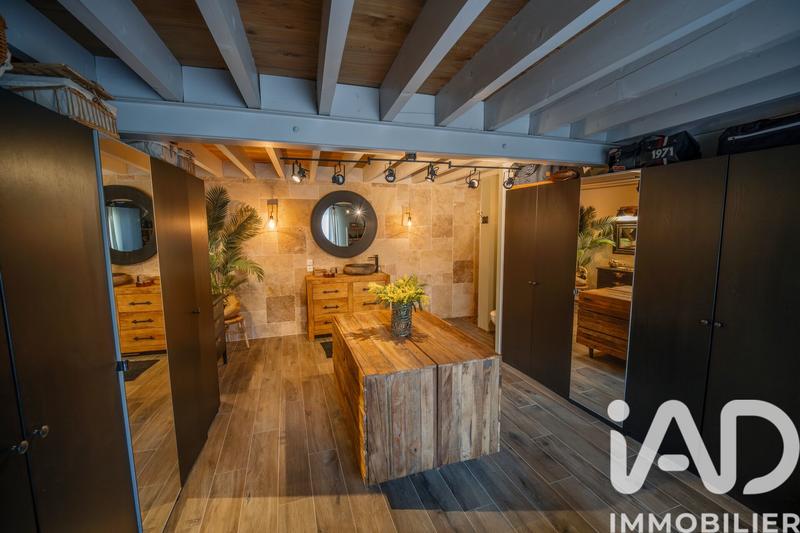 Maison - 235 m² - 8 pièces