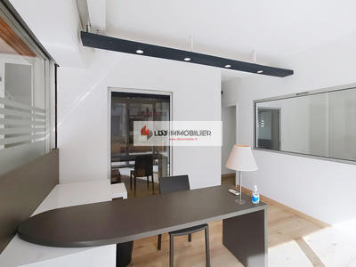 Local commercial - 220 m² - 13 pièces