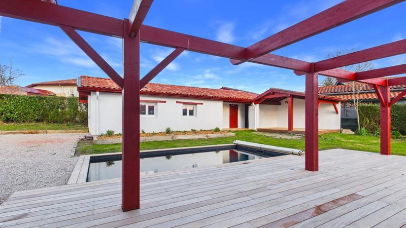 Maison - 325 m² - 7 pièces