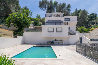 Maison - 210 m² - 7 pièces