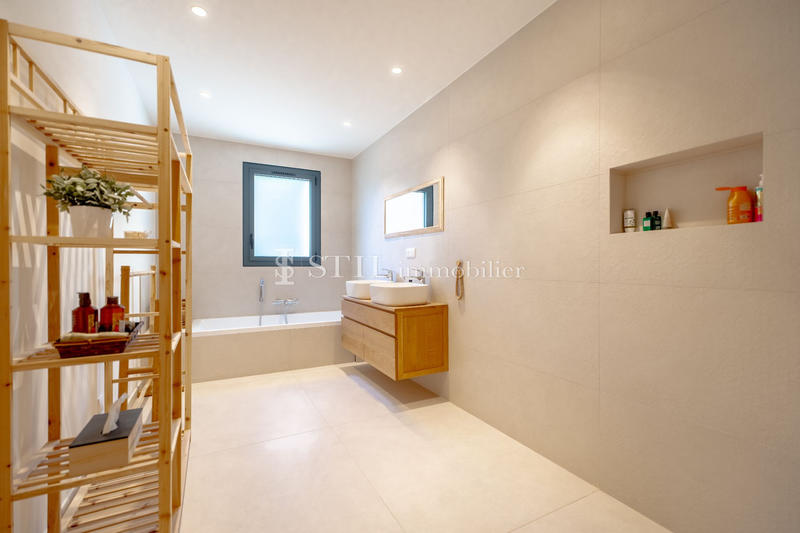 Villa - 265 m² - 6 pièces