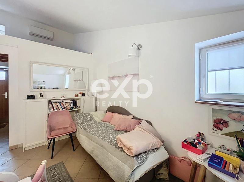 Maison - 235 m² - 8 pièces